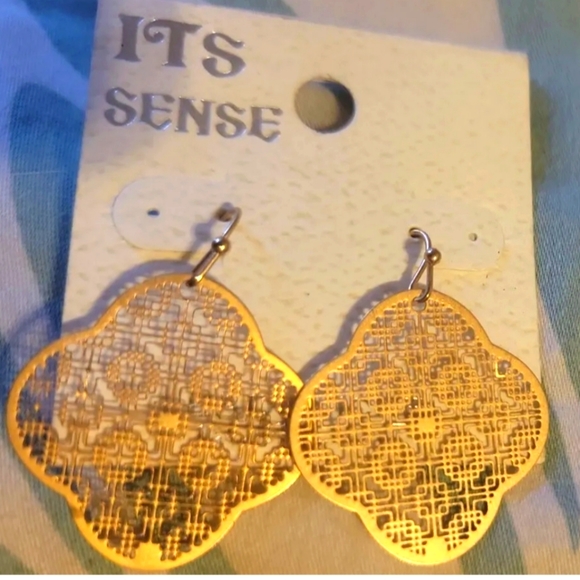 IT'S Sense Gold Tone Teardrop Earrings Boho Pattern Mesh NIP - Picture 1 of 2